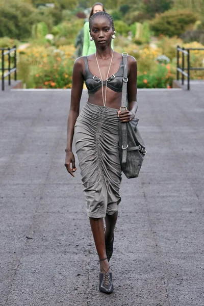 Look 3